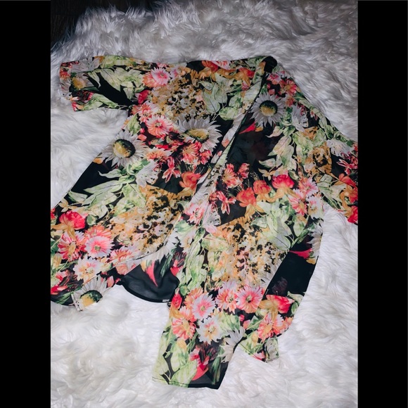 NWOT See You Monday Floral Kimono - Picture 9 of 13